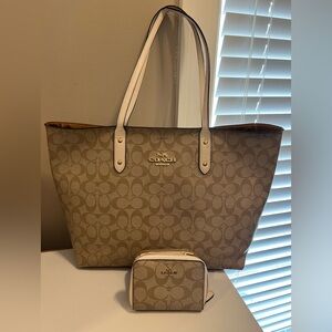 Coach Tote Purse with Matching Wallet